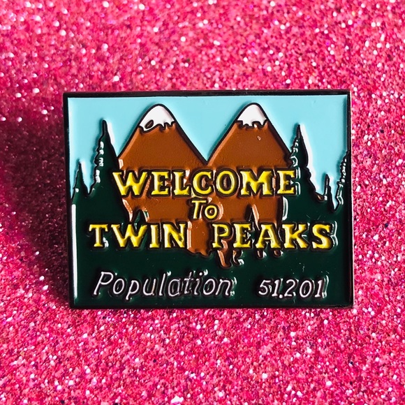 Accessories - ♡♡3/$15 Twin Peaks Mountains Pin